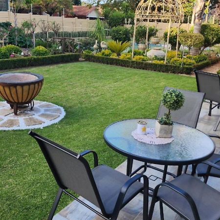 Villa Rose Cottages Bloemfontein Exterior foto