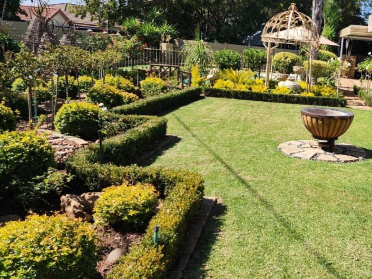 Villa Rose Cottages Bloemfontein Exterior foto