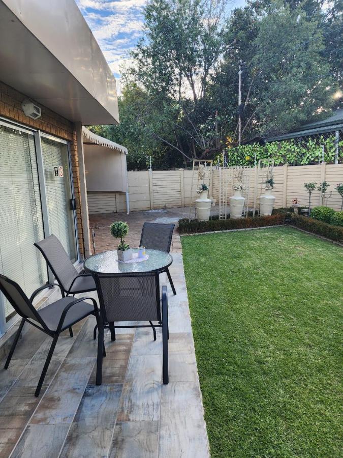 Villa Rose Cottages Bloemfontein Exterior foto